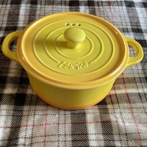 Parini 1.5 quart casserole dish,new in box,yellow and orange